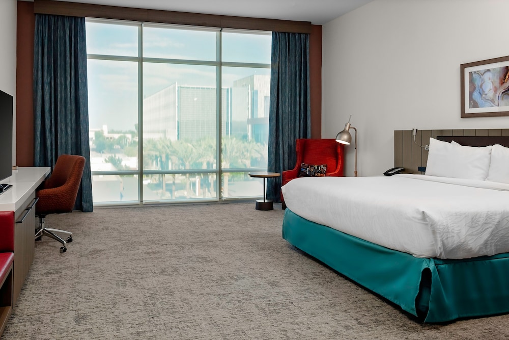 Room, 1 King Bed, Accessible, Pool View (Bathtub)
