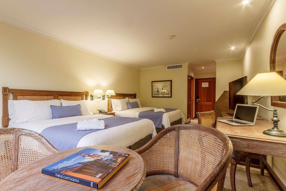 Premium Room, 2 Queen Beds, Non Smoking (City or Garden View) - Photo 6