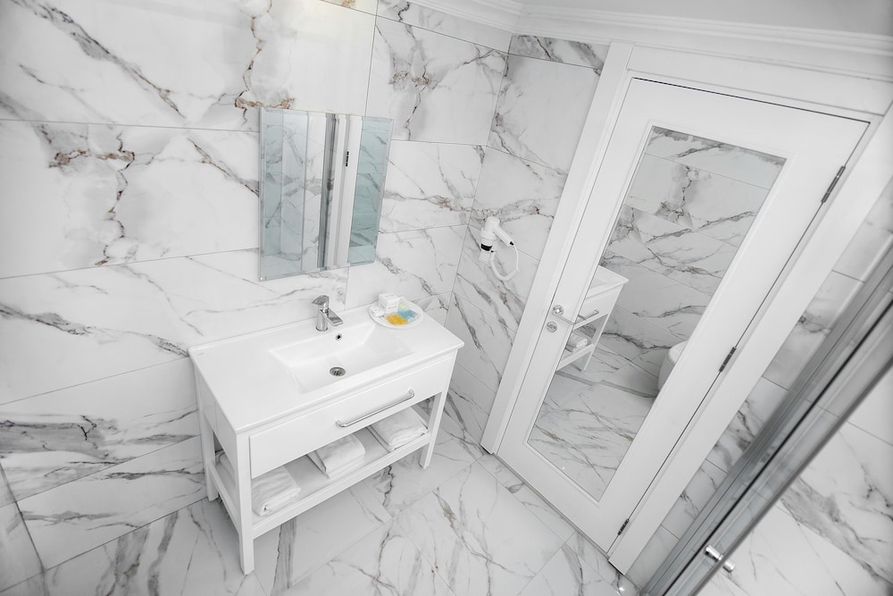Deluxe Room, Jetted Tub