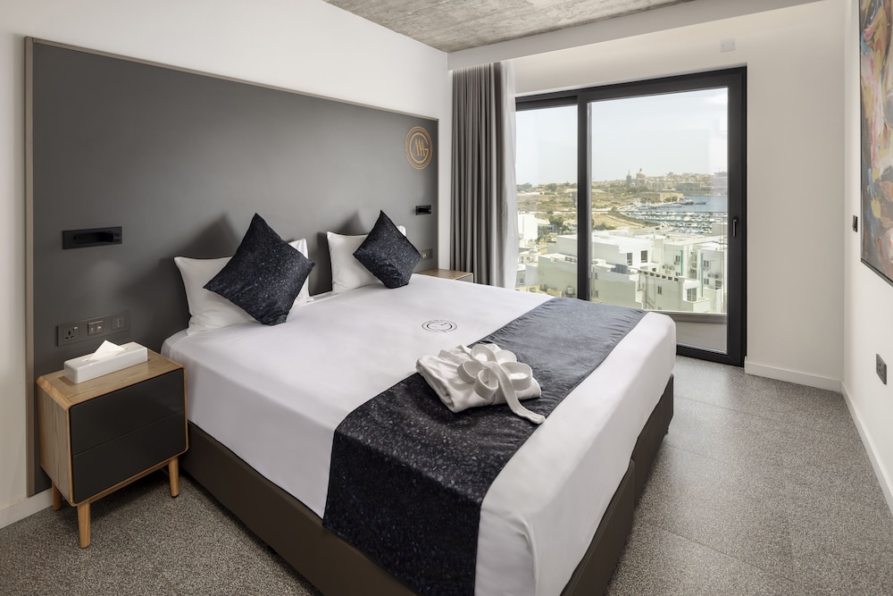 Executive Suite, 1 Bedroom, Harbor View - Photo 1