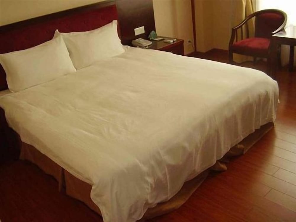 Standard Room, 1 King Bed photo 1