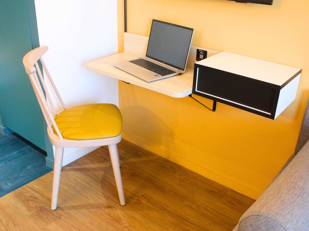 Studio, Multiple Beds - Photo 9