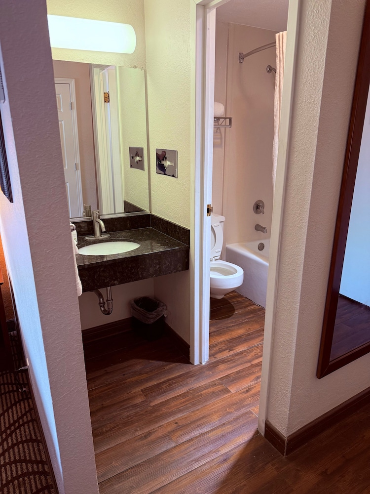 Single Room, 1 King Bed, Non Smoking