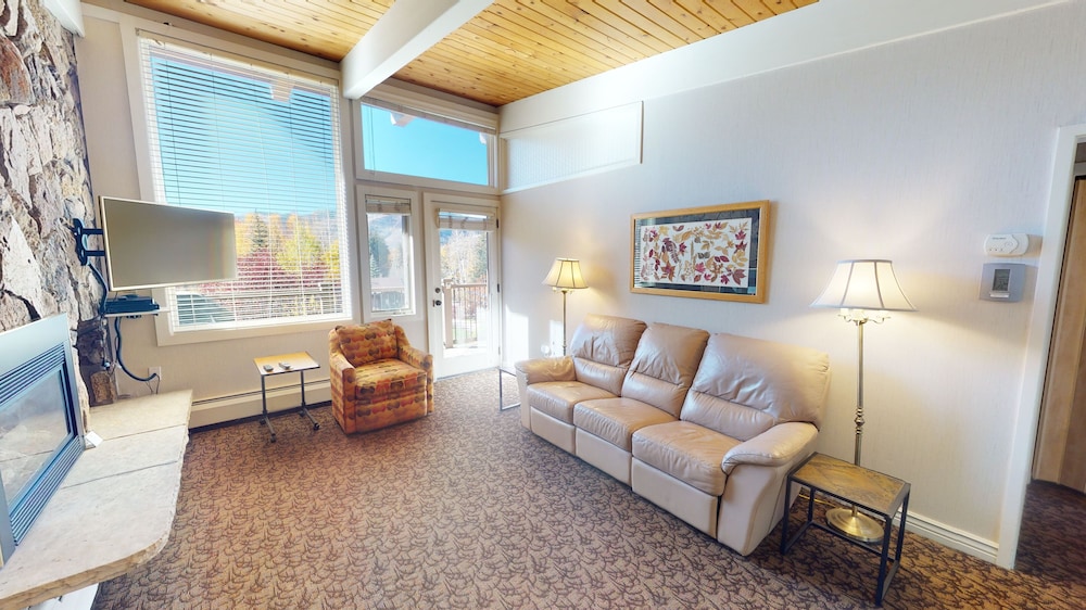 Condo, 1 Bedroom - Photo 3