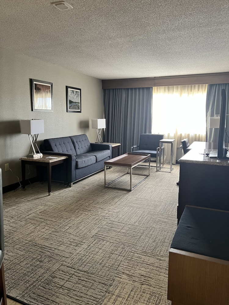 Suite, 1 King Bed, Non Smoking - Photo 3