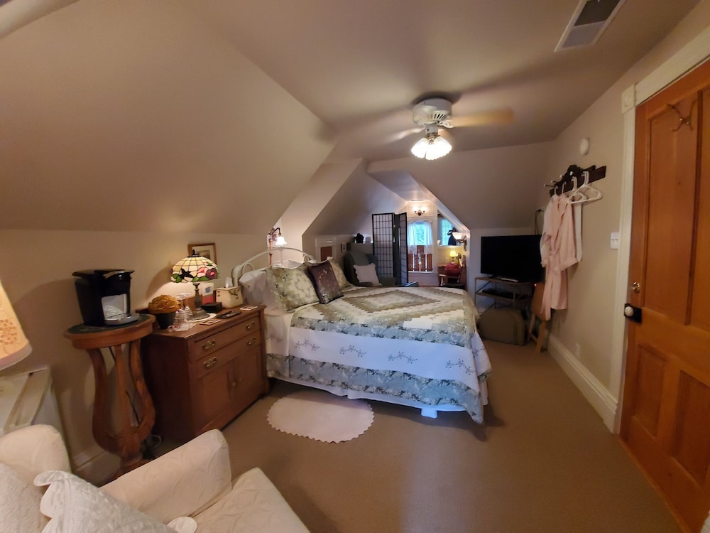 Room, Private Bathroom (Sun Room)