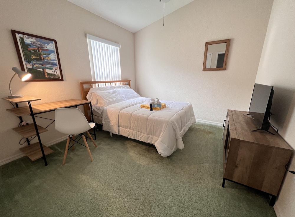 Double Room, Shared Bathroom (Room 5)