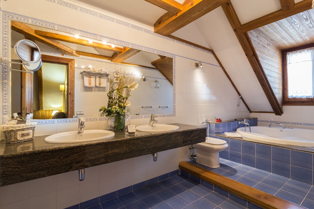 Family Suite, 2 Bedrooms, Hot Tub, Tower photo 2