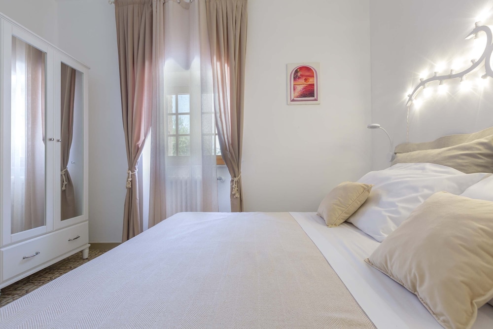 Villa photo 1