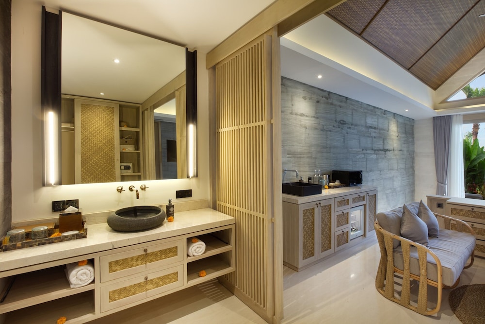 Royal Smart 1 Bedroom Villa with Private Pool & Hot Tub - Photo 13