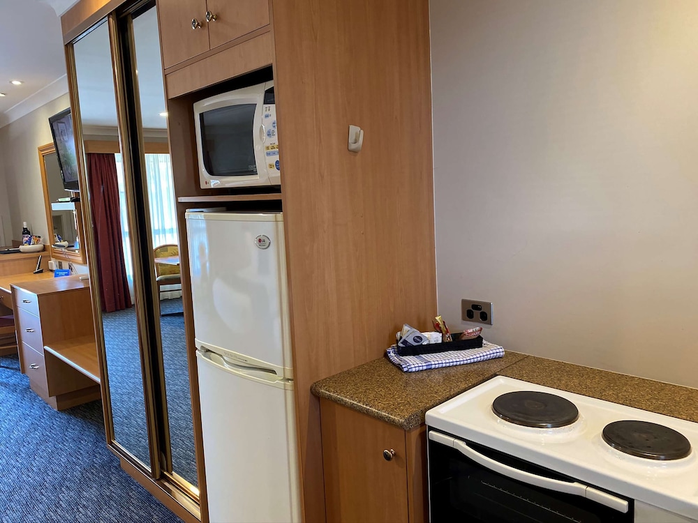 Executive Suite, Multiple Beds, Non Smoking, Kitchenette (with Sofabed) - Photo 4