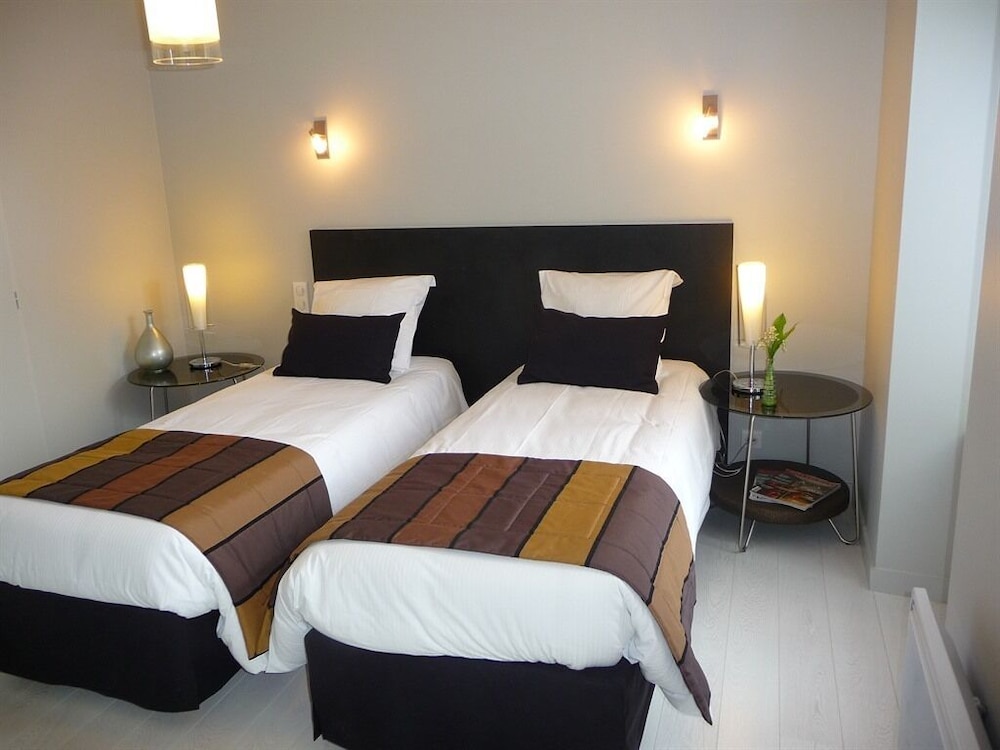 Double or Twin Room, Private Bathroom photo 2