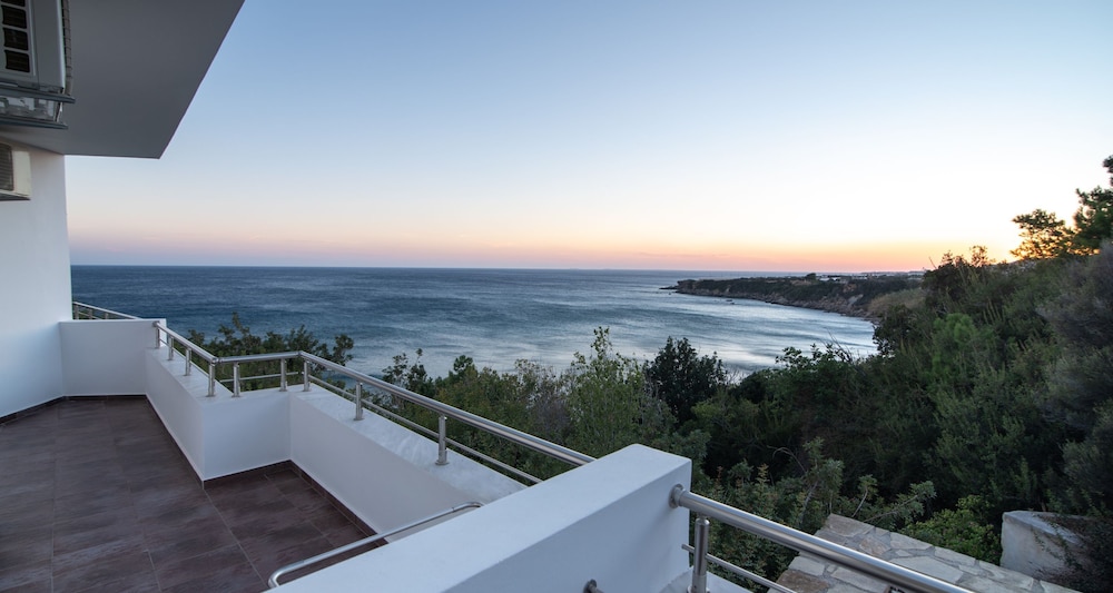 Superior Suite, Sea View - Photo 3