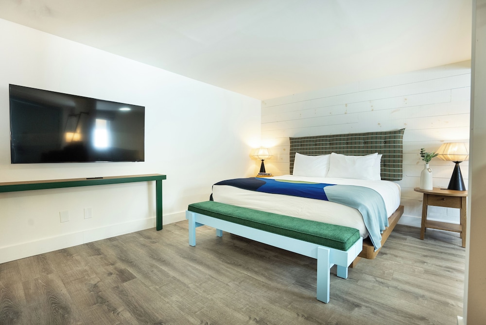 Suite (Two King W/ Sleeper) - Photo 5