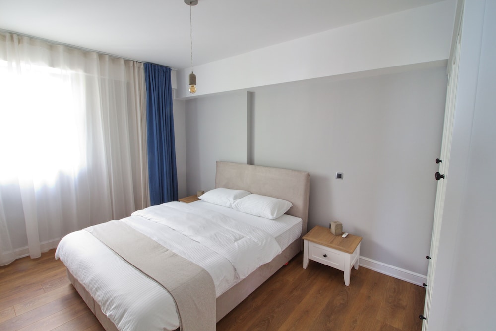 Deluxe Apartment, 2 Bedrooms, Partial Sea View, Ground Floor photo 3