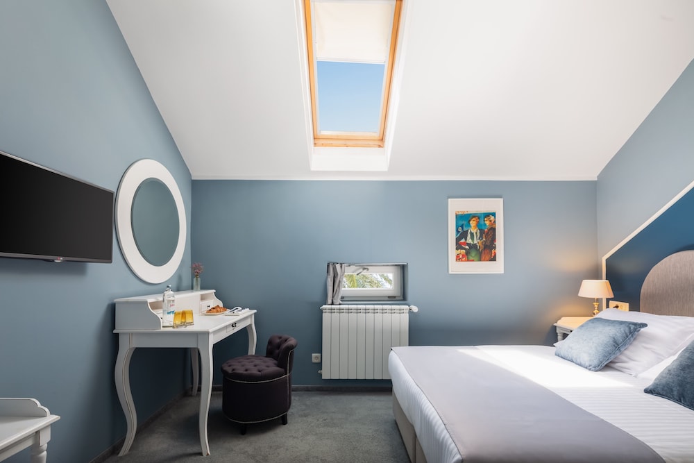Superior Double or Twin Room photo 3