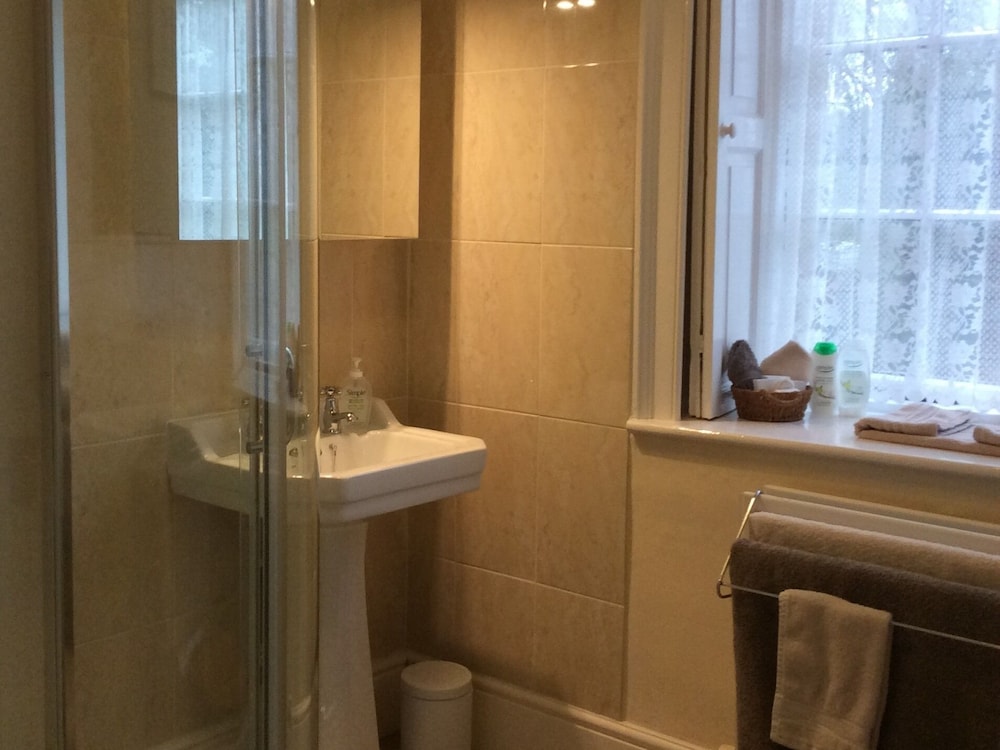 Classic Double or Twin Room, Ensuite, Garden View (Green Room) photo 2