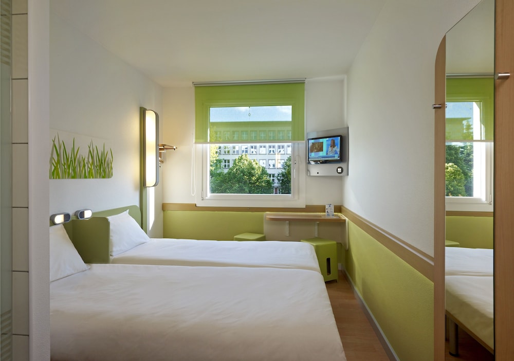 Basic Twin Room, 2 Twin Beds - Photo 1