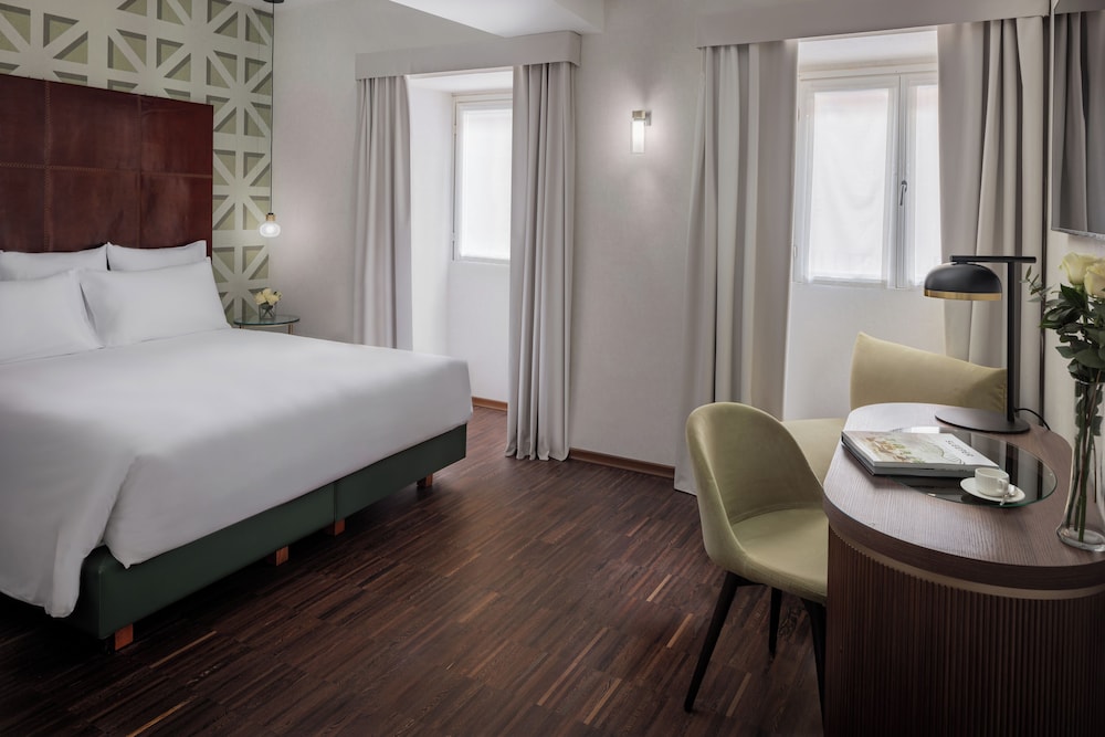 Premium Twin Room (with 1 Rollaway Bed)