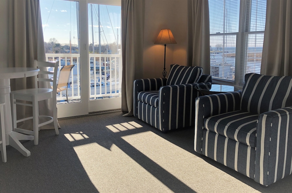 Third Floor Bay View Queen Room with Balcony photo 1