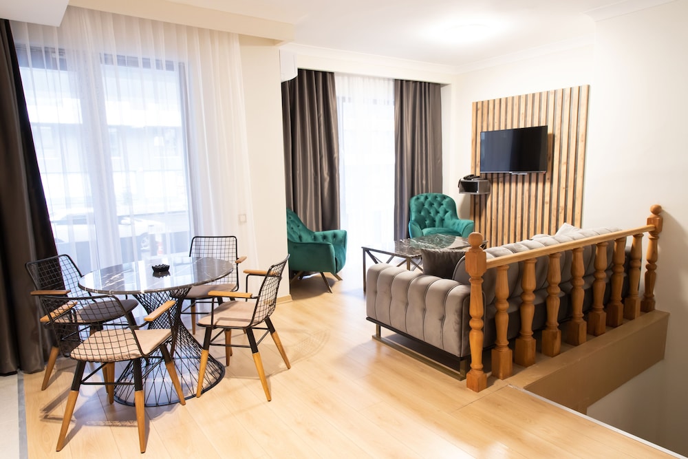 Deluxe Duplex, 2 Bedrooms - Photo 11