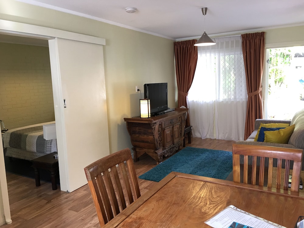 1 Bedroom Apartment, Queen & Single Bed photo 2