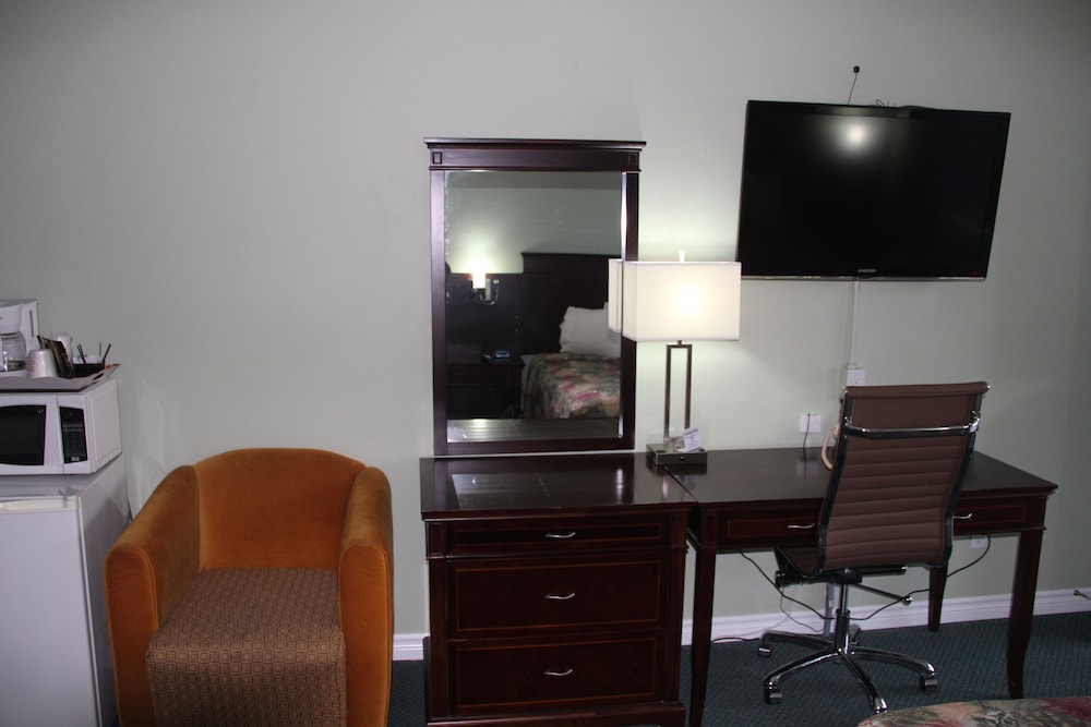 Signature Suite, 1 King Bed, Non Smoking, Jetted Tub photo 2