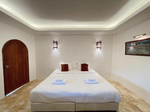 Double Room with Park View - Photo 11