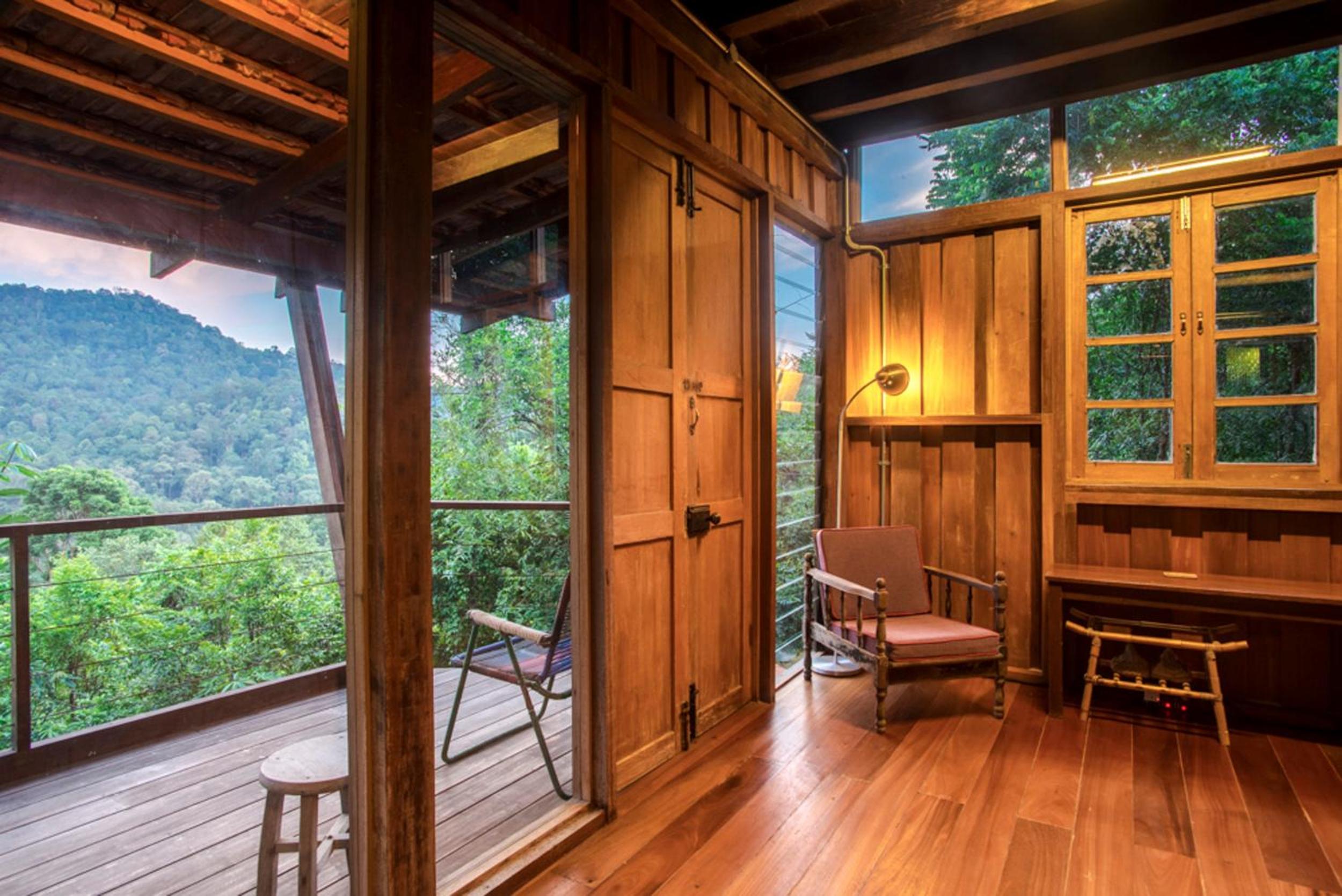 Family Room with Mountain View photo 3