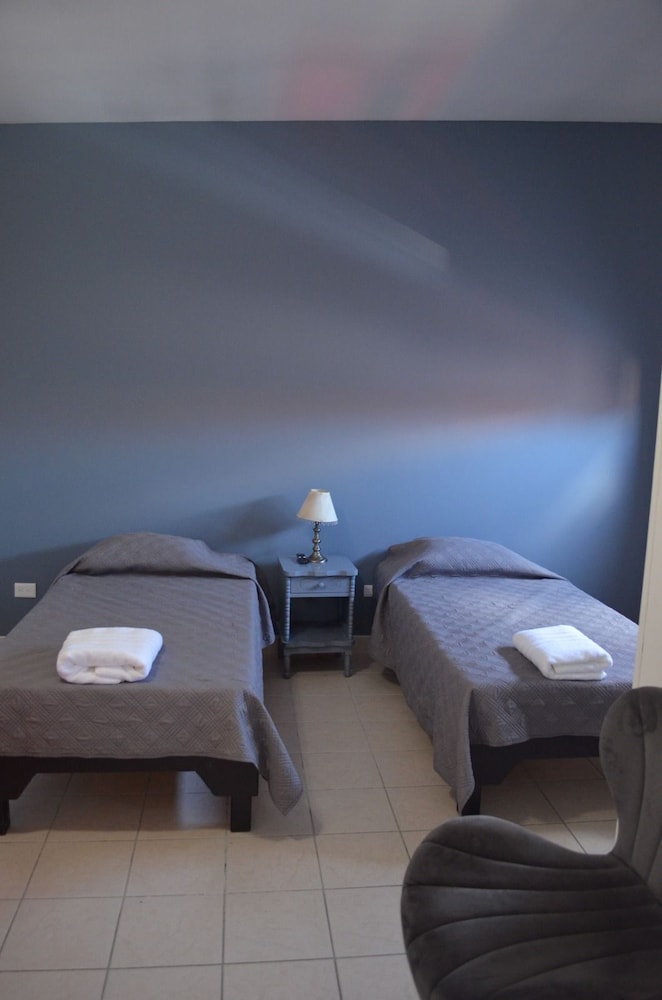 Economy Suite, 2 Twin Beds photo 1