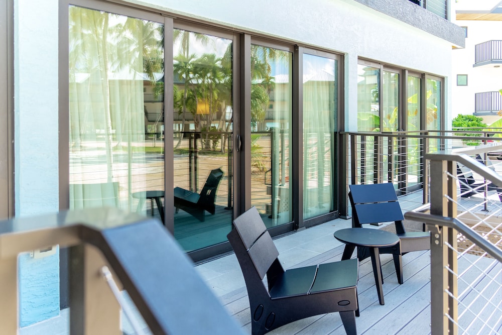 Standard King With Sleeper Sofa