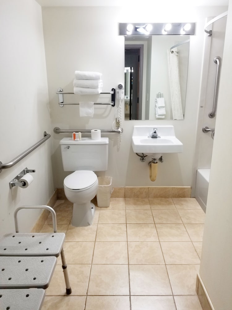 Deluxe Room, 2 Queen Beds, Accessible, Refrigerator & Microwave - Photo 2