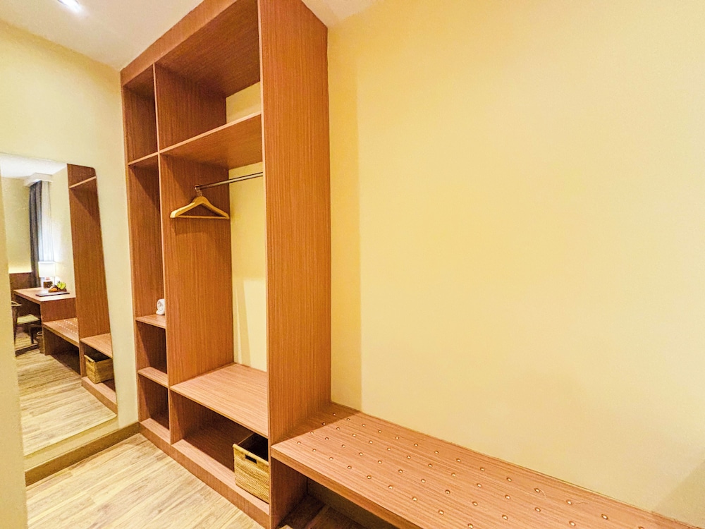 Suite, 1 Bedroom, Balcony - Photo 20