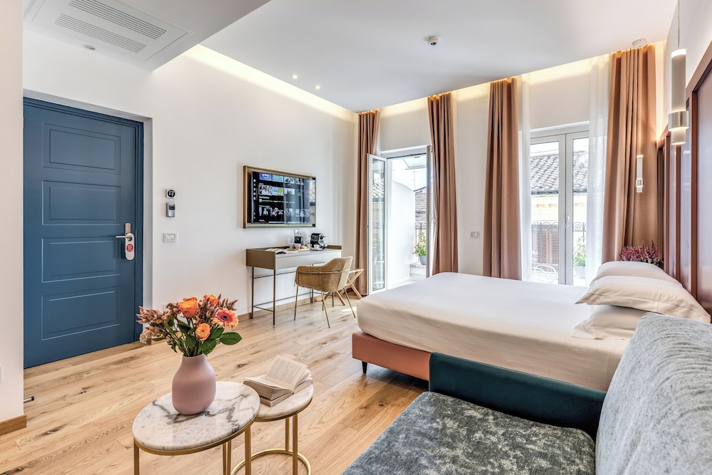 Junior Suite with Balcony photo 1