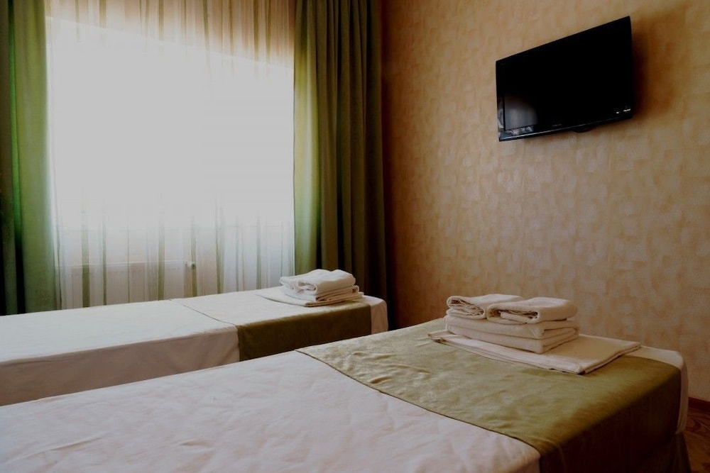 Standard Double or Twin Room, Poolside photo 3