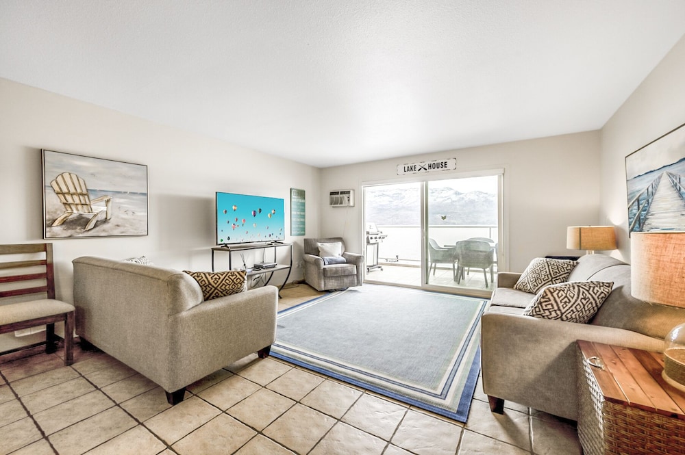 Condo, Lake View photo 1
