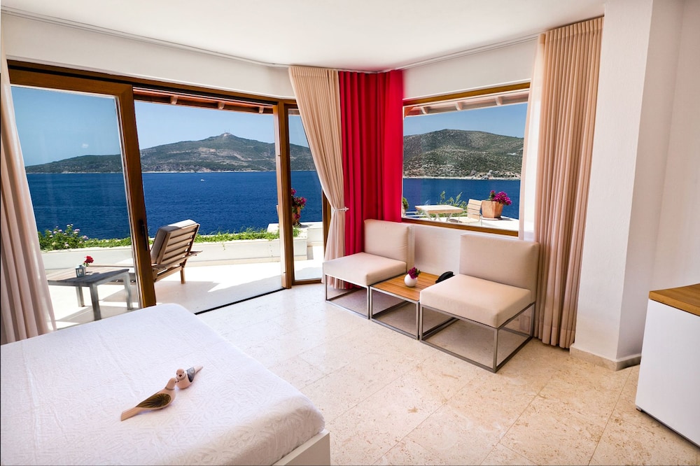 Deluxe Double Room, Balcony, Sea View photo 2