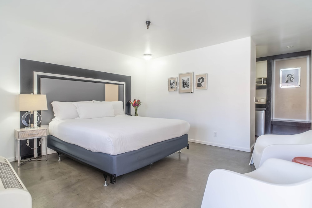 Standard Room, 1 King Bed - Photo 2