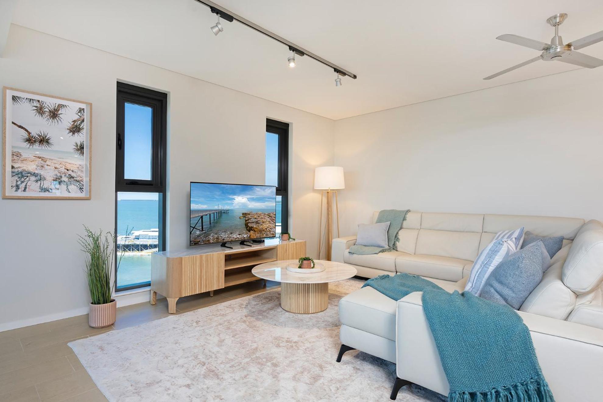 Three-Bedroom Apartment with Water View photo 3