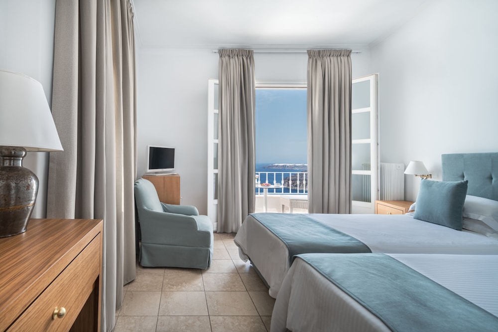 Superior Twin Room, Balcony (Caldera & Volcano View)