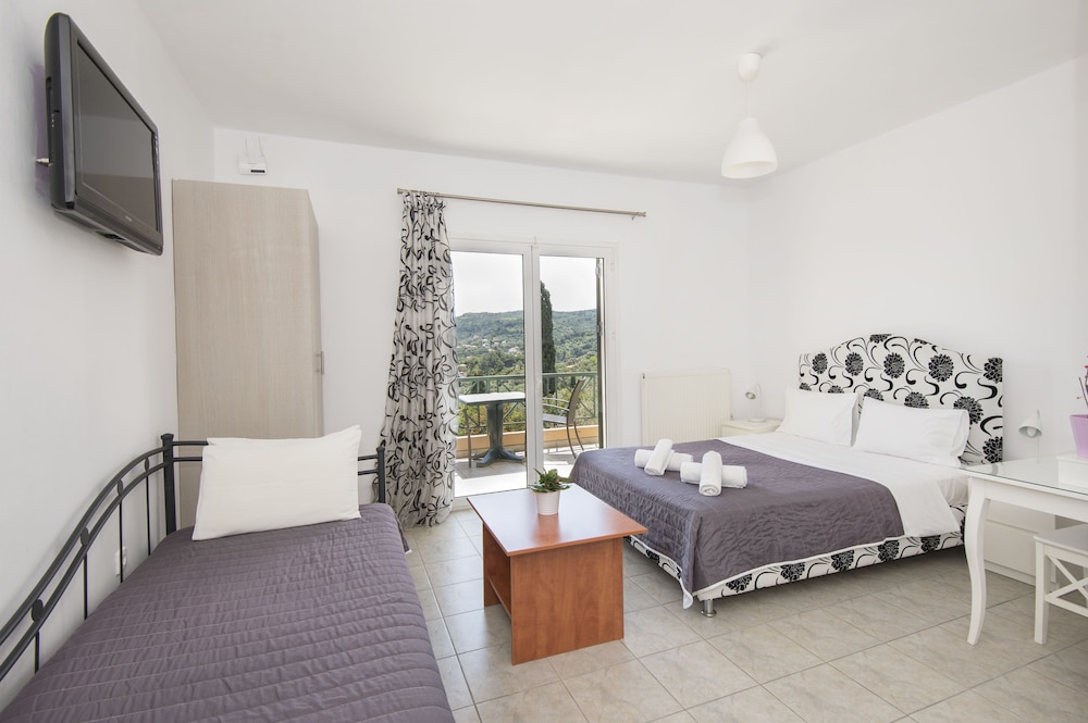 Studio (3 Adults)