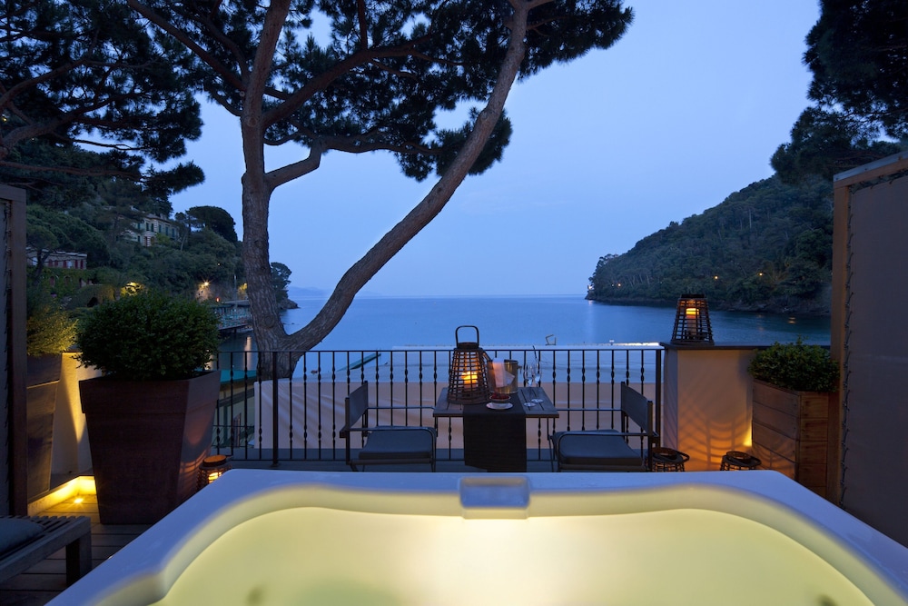 Suite, Hot Tub (Eight Suite) - Photo 6