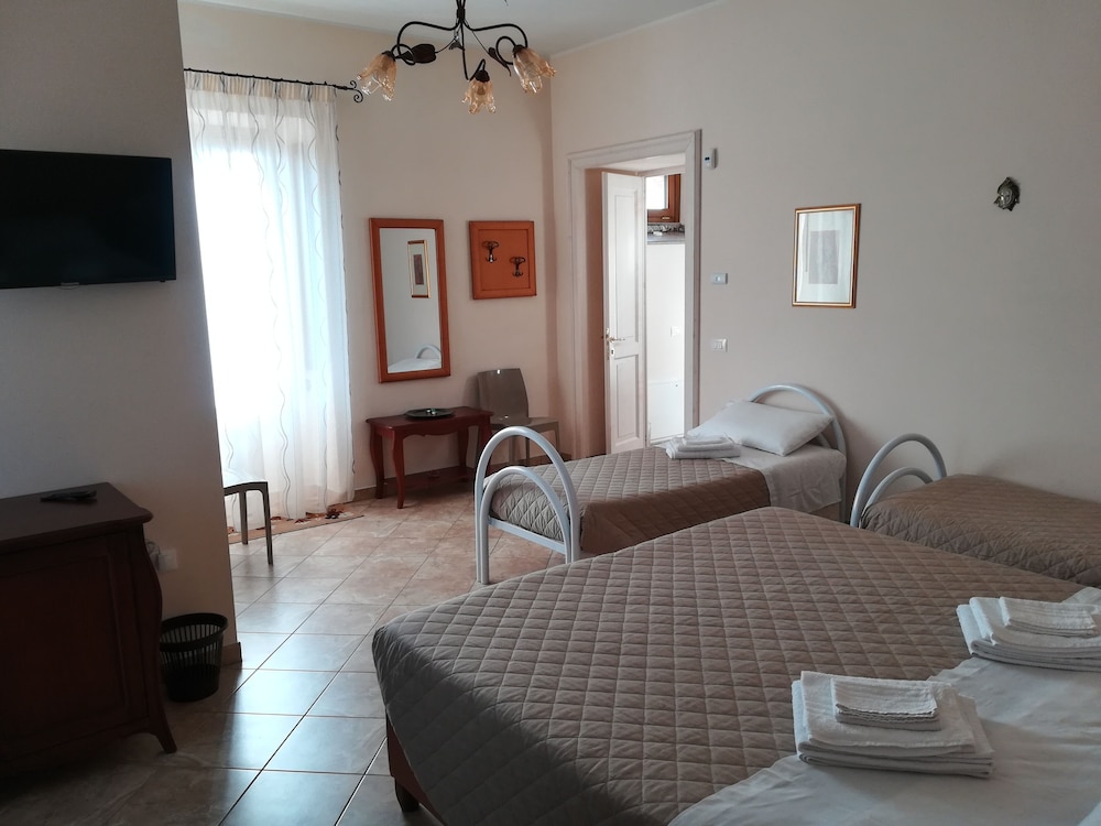 Triple Room (with Extra Bed) photo 2