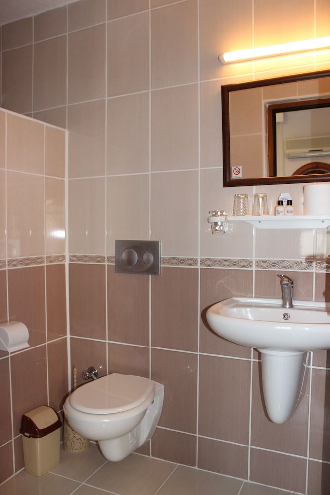 Superior Triple Room, Balcony - Photo 4