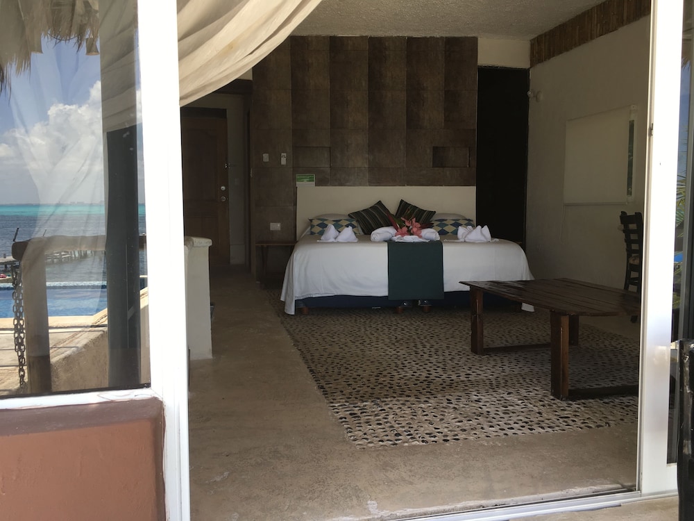 Romantic Suite, Beach View photo 3