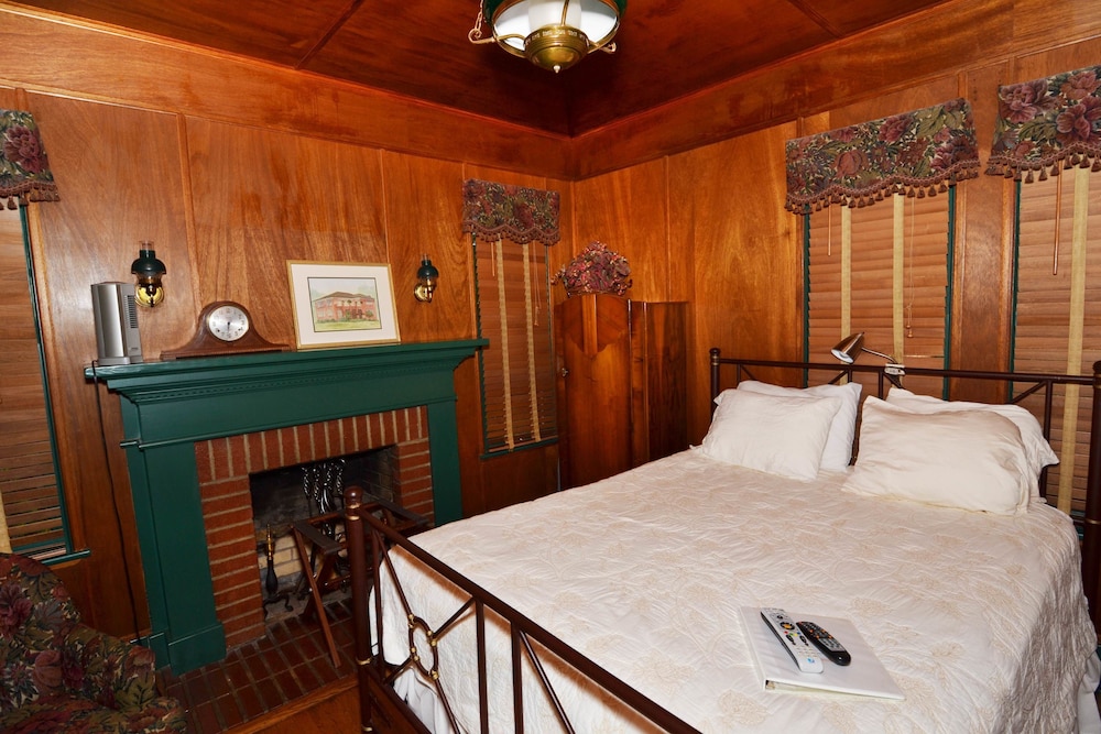 Room, Private Bathroom (The Library "GUEST" Room)