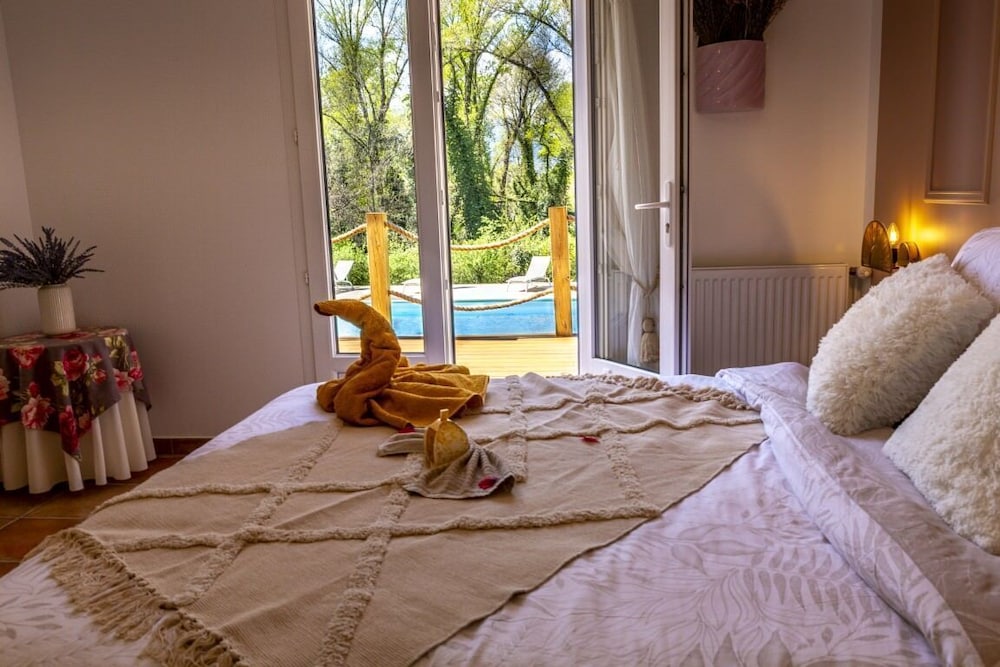 Deluxe Double Room, Private Bathroom, Pool View (Chambre) photo 1