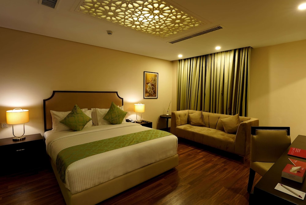 Business Suite, 1 King Bed, Smoking