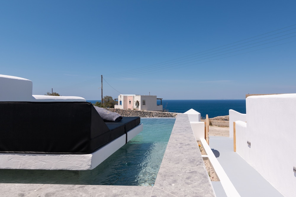 Deluxe Suite with plunge pool and sea view - Photo 33