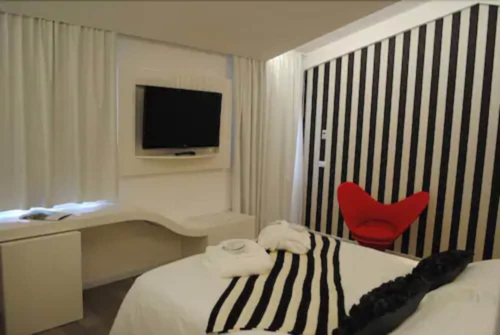 Luxury Suite - Photo 4